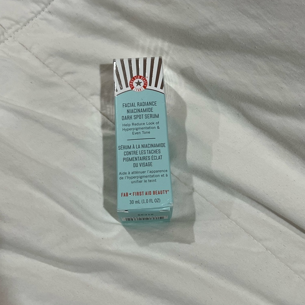 First Aid Beauty Facial Radiance Niacinamide Dark Spot Serum